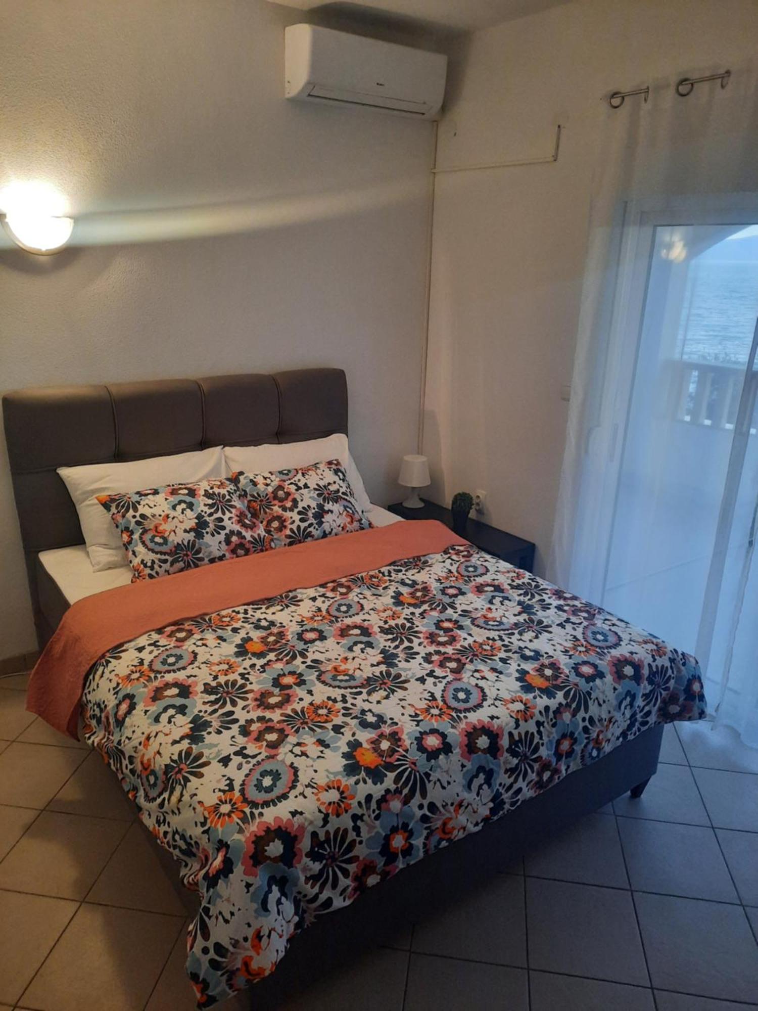 Apartments With Sea View Drvenik Makarska Riviera Екстер'єр фото